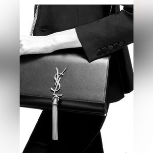 KATE MEDIUM CHAIN BAG WITH TASSEL IN GRAIN DE POUDRE EMBOSSED LEATHER